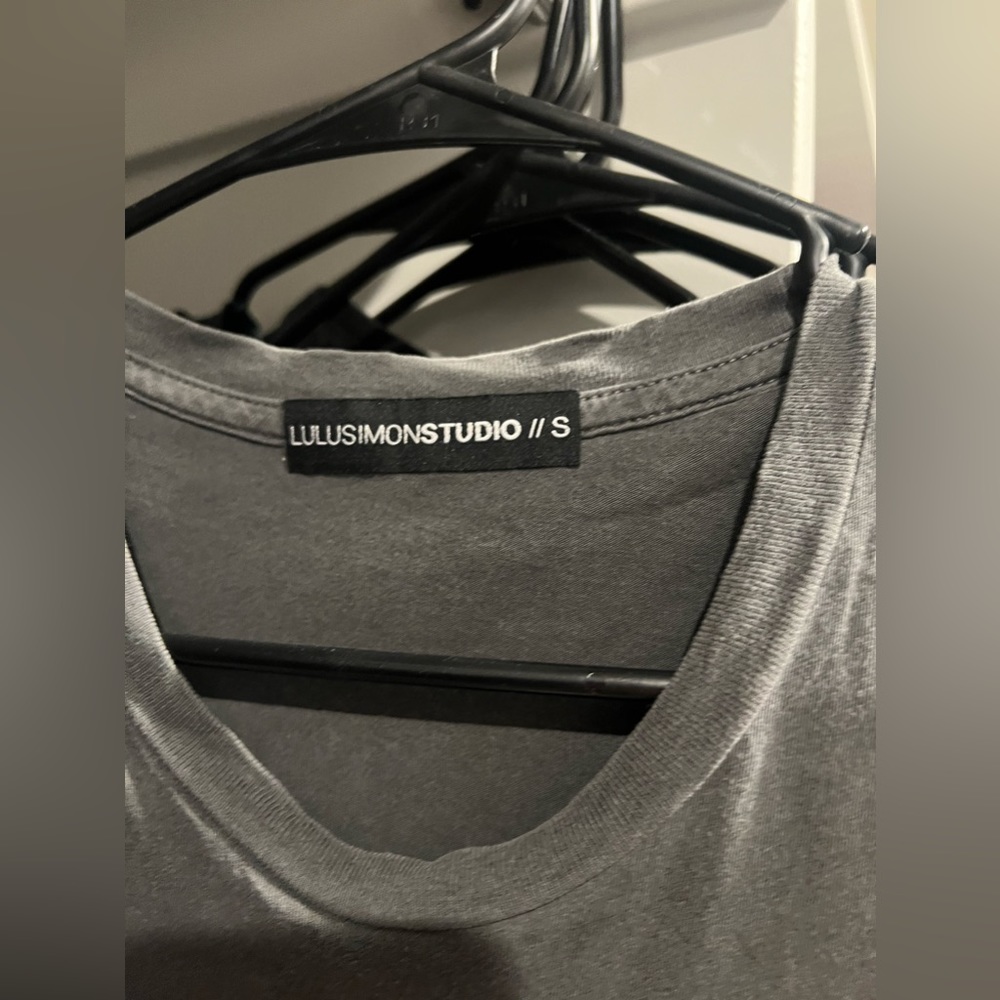 Women’s tee - Picture 2 of 2